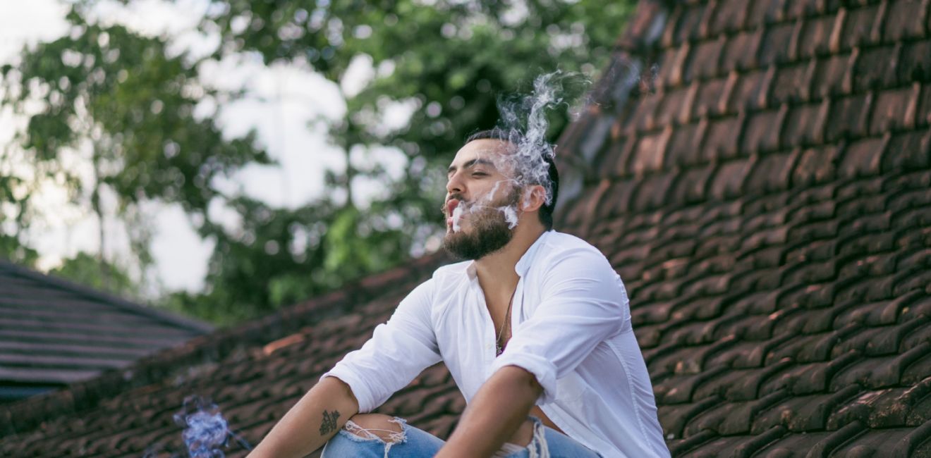 Despersonalização e sensação de não estar no próprio corpo após a maconha