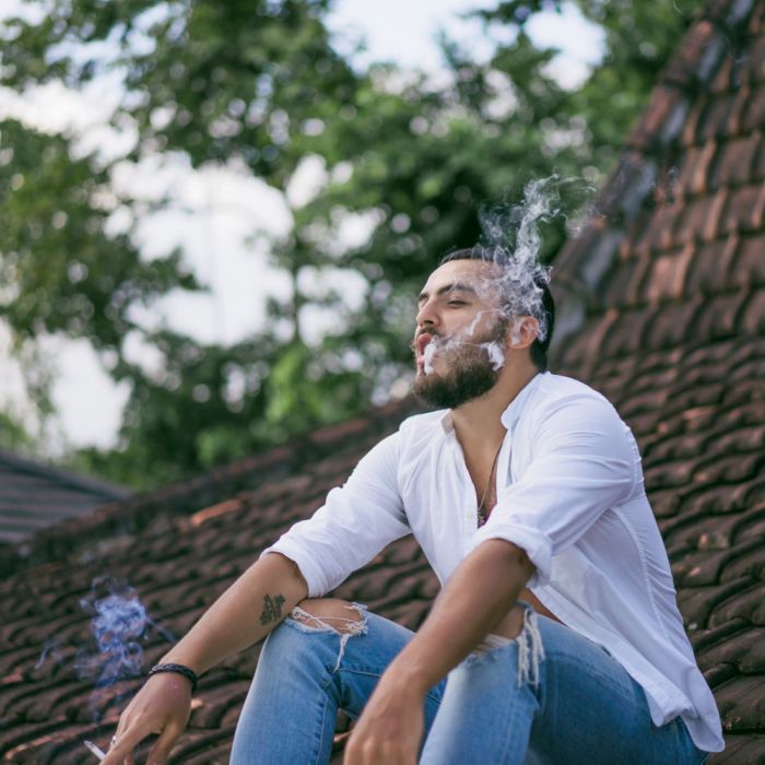 Despersonalização e sensação de não estar no próprio corpo após a maconha